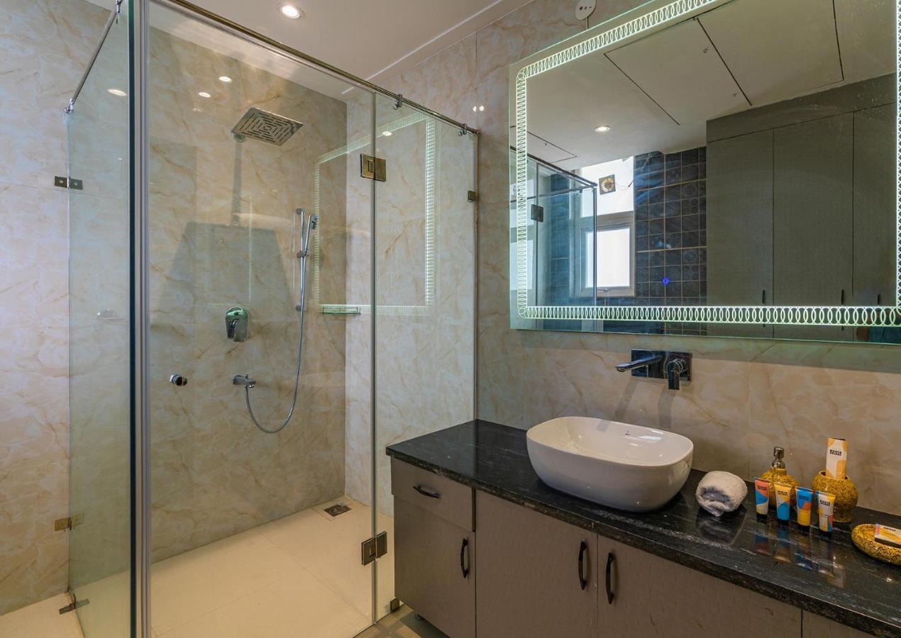 Stayvista At Blanc Belle With Outdoor Pool Sohna Exterior foto